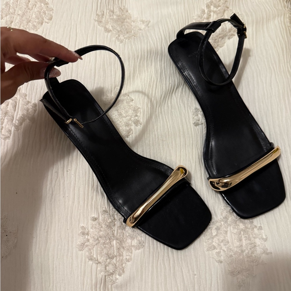 Aritzia Kitten Heels